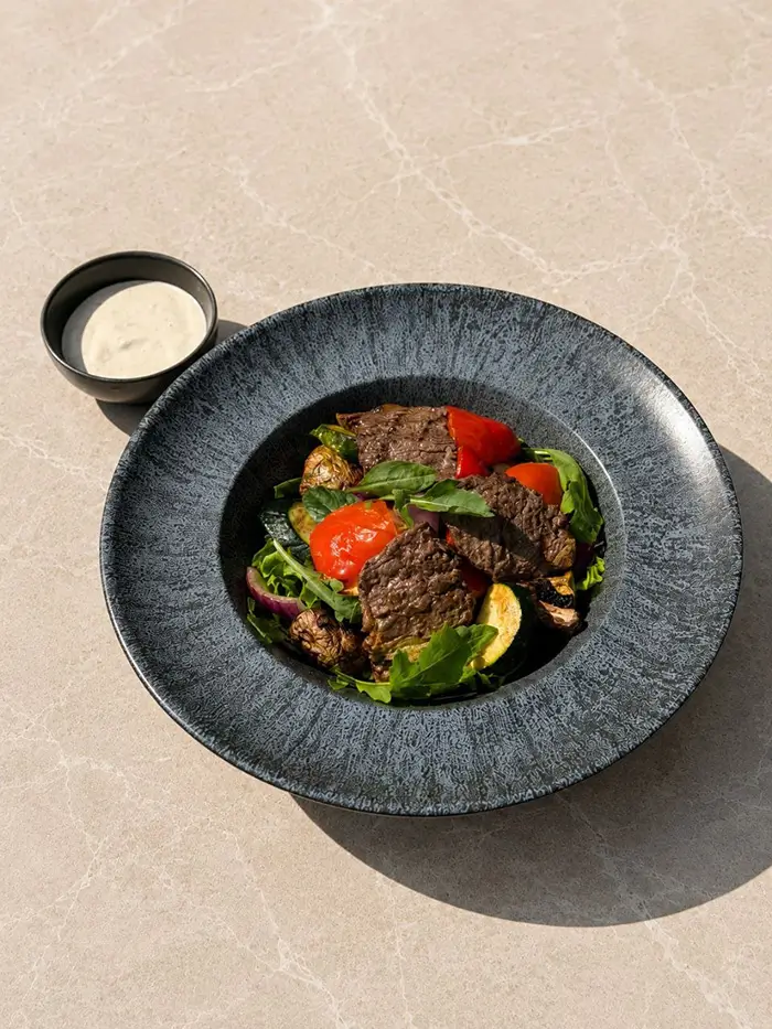 Salată caldă cu carne de vițel